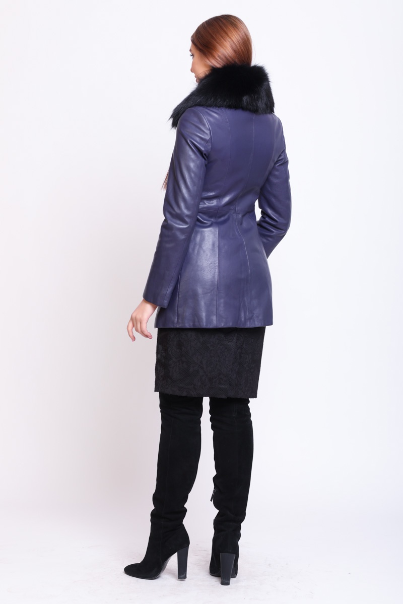 Приталенная женская куртка с отделкой мехом песца 46693